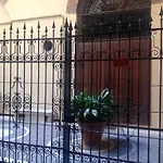 Diaz 18 Bed and Breakfast 4*