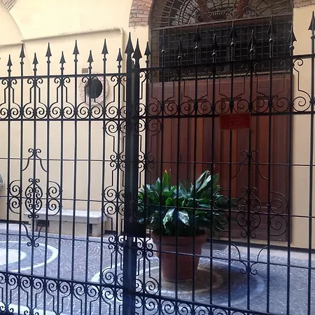 Diaz 18 Bed & Breakfast 4*